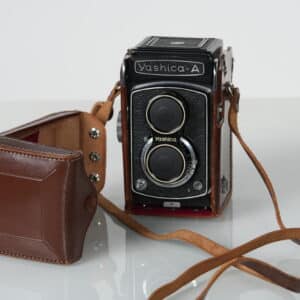 MYYTY Käytetty Yashica A filmikamera, Nahkakotelolla