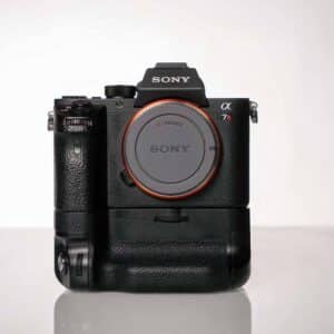 Käytetty Sony a7R II & meike akkukahva