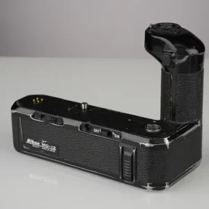 Myyty Käytetty Nikon MD-12 moottoriperä