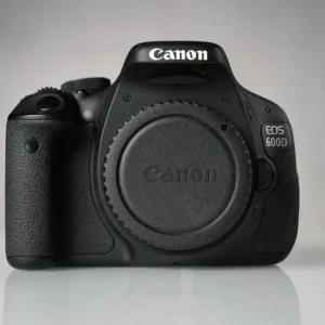 Käytetty Canon EOS 600D runko